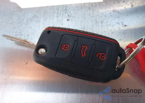 2014 Volkswagen Beetle 2.5L z USA, uszkodzony, nr VIN 3VWHX7AT8EM607412